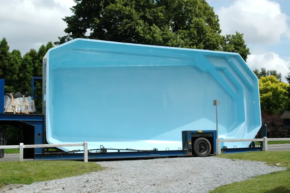 Piscine coque en polyester à Montélimar